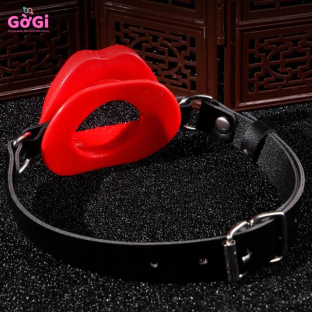Dây Đeo Bịt Miệng Môi Silicone Màu Đỏ Đen – Phụ Kiện Đeo Điều Chỉnh
