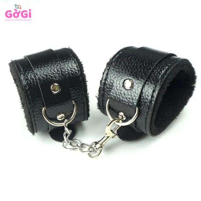 Còng Tay Da Lót Lông Mềm Màu Đen – Dây Nối Kim Loại Điều Chỉnh