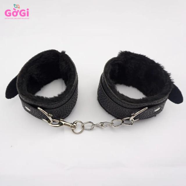 Còng Tay Da Lót Lông Mềm Màu Đen – Dây Nối Kim Loại Điều Chỉnh