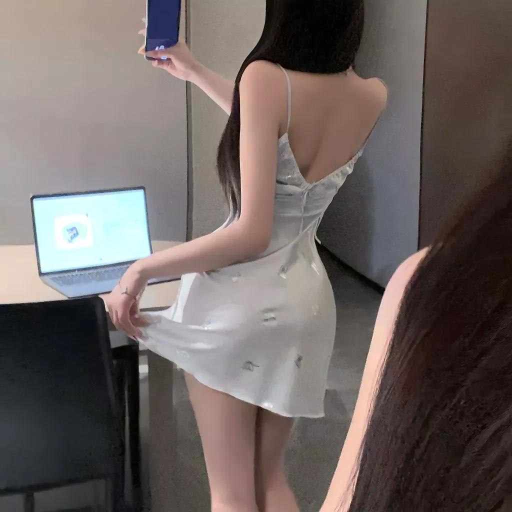 Váy ngủ sexy cổ yếm hoạ tiết bướm gợi cảm sang chảnh đầm ngủ lụa 2 dây kèm đệm lót siêu xinh quyến rũ N126