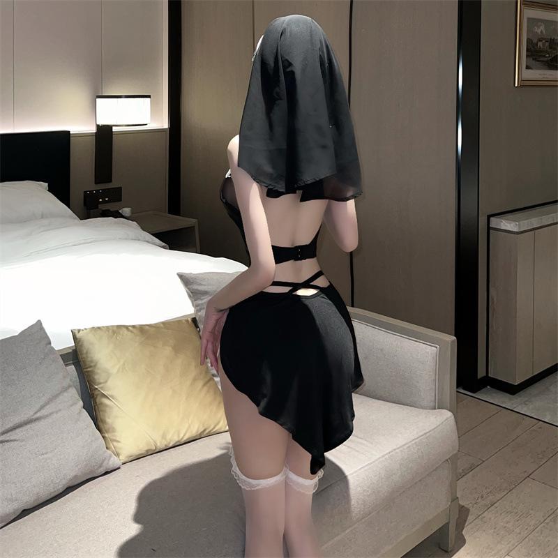 Cosplay tu nữ sexy khoét ngực kèm chip lọt khe gợi cảm trang phục ma sơ 2 mảnh đen trắng quyến rũ  N394  HCM