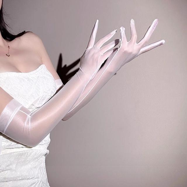 Găng tay lụa bóng đen trắng siêu mịn quyến rũ bao tay cô dâu phối đồ cosplay đi tiệc cực xinh gợi cảm  T519