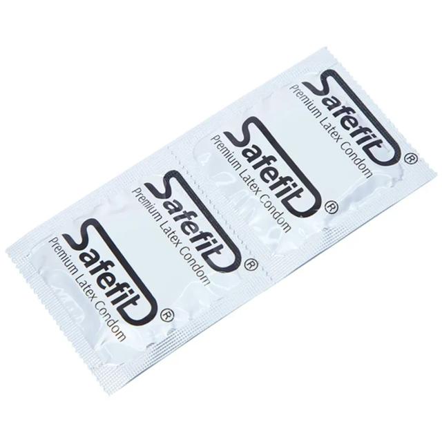 Bao cao su Safefit Comfortable S52 không mùi khó chịu, độ bền cao, khả năng co giãn tốt, chất bôi trơn (12 cái)