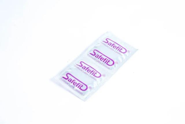 Bao cao su Safefit Freezer Max S52 chứa nhiều gel làm mát, kéo dài thời gian (Hộp 10 cái)