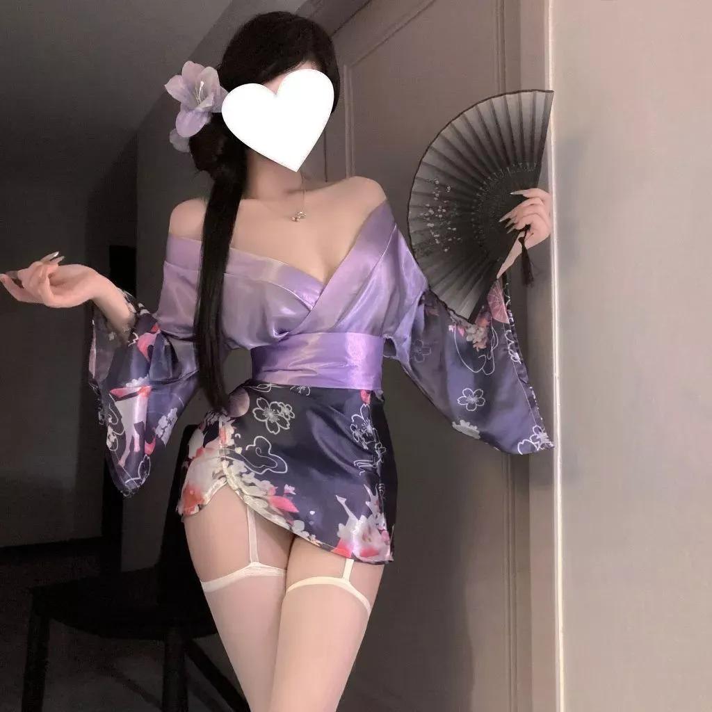 Đồ ngủ kimono Nhât Bản xẻ ngực gợi cảm sang trọng cosplay sexy áo choàng ngủ lụa hoa anh đào quyến rũ N841