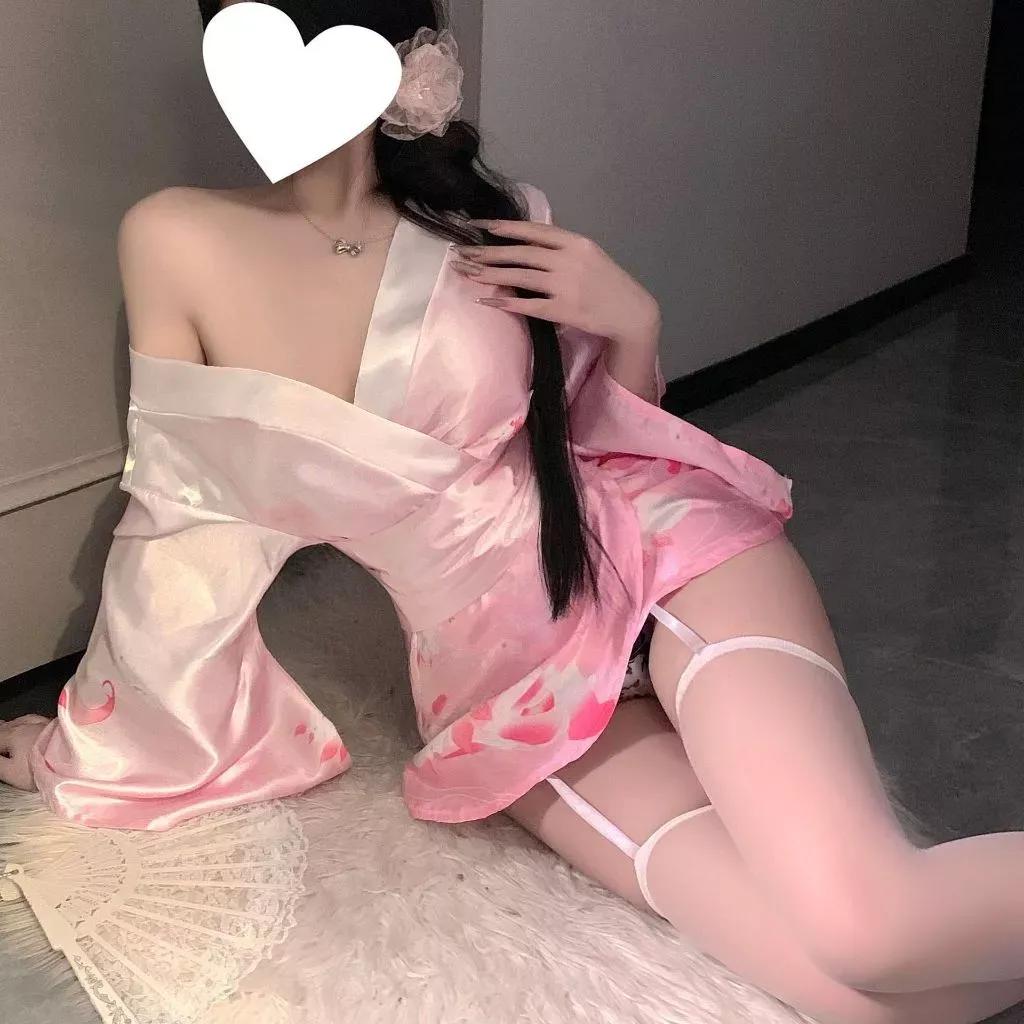 Đồ ngủ kimono Nhât Bản xẻ ngực gợi cảm sang trọng cosplay sexy áo choàng ngủ lụa hoa anh đào quyến rũ N841