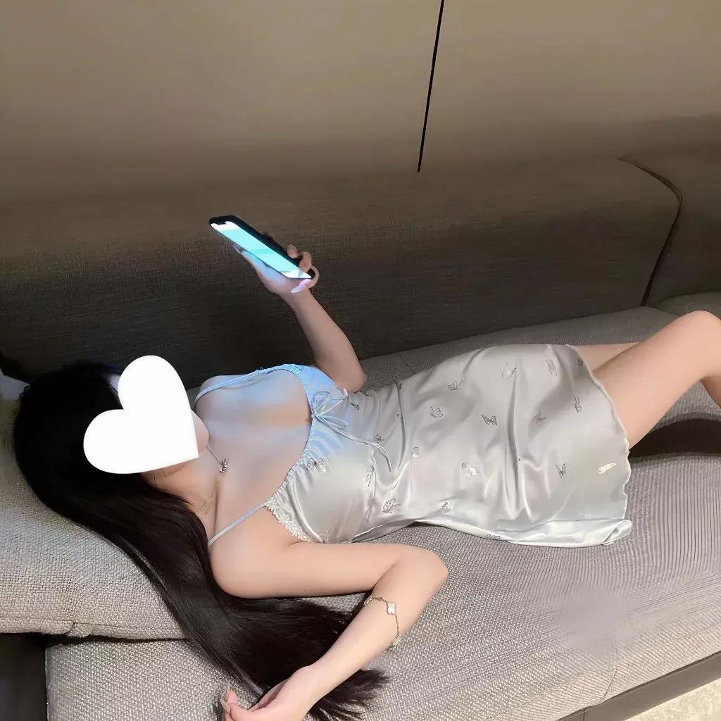 Váy ngủ sexy cổ yếm hoạ tiết bướm gợi cảm sang chảnh đầm ngủ lụa 2 dây kèm đệm lót siêu xinh quyến rũ N126